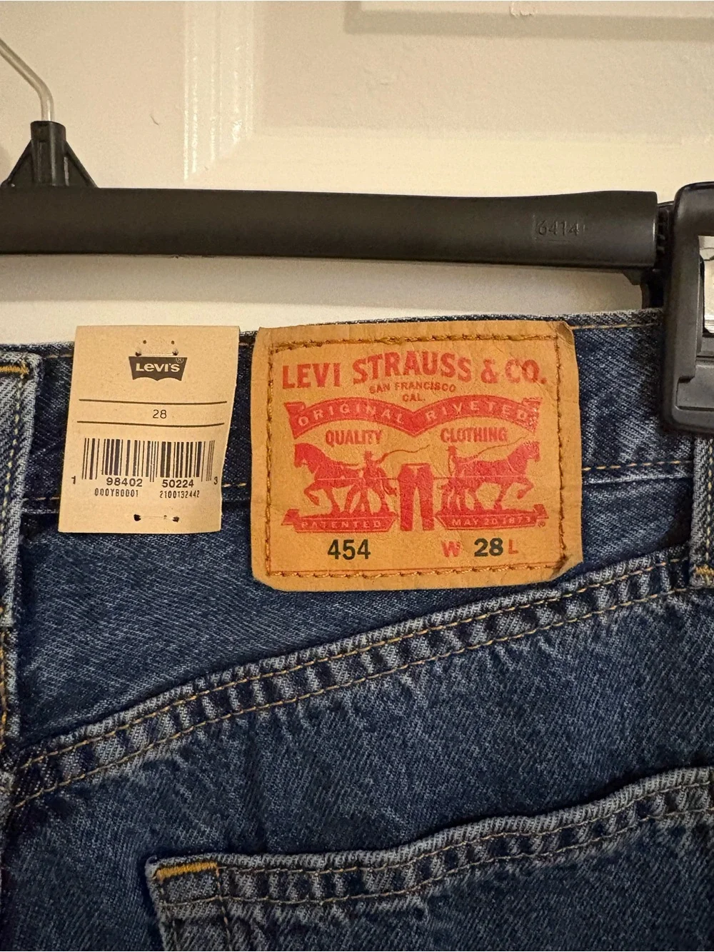 Levi's Dark Blue 454 Relaxed Denim Shorts - Men, NEW. Size 28